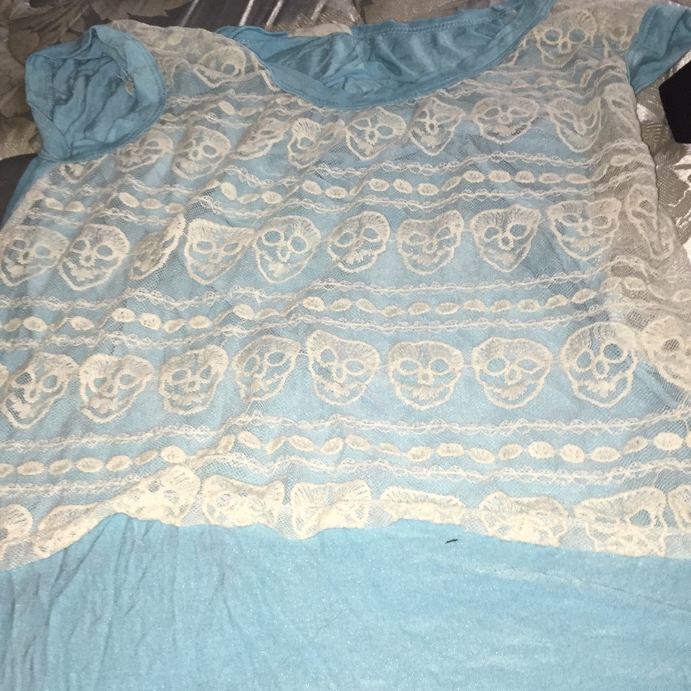 Blue skeleton heads shirt